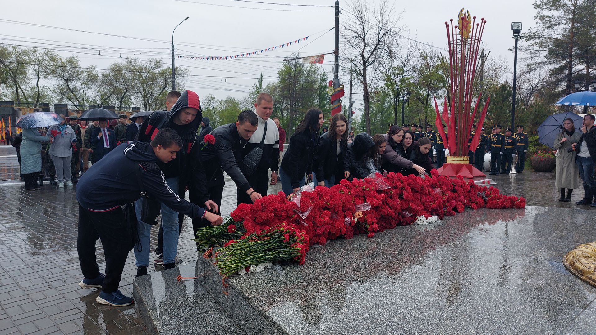 Изображение: Возложение цветов к Мемориалу «Вечный огнь» 